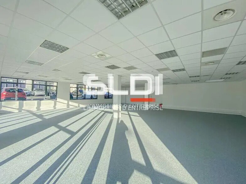 600 Boulevard Albert Camus, Villefranche-sur-Saône for lease - Interior Photo - Image 2 of 5