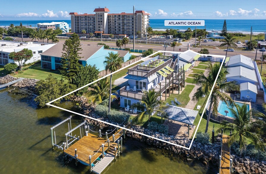 2902 S Atlantic Ave, Cocoa Beach, FL à vendre - Photo du bâtiment - Image 1 de 11