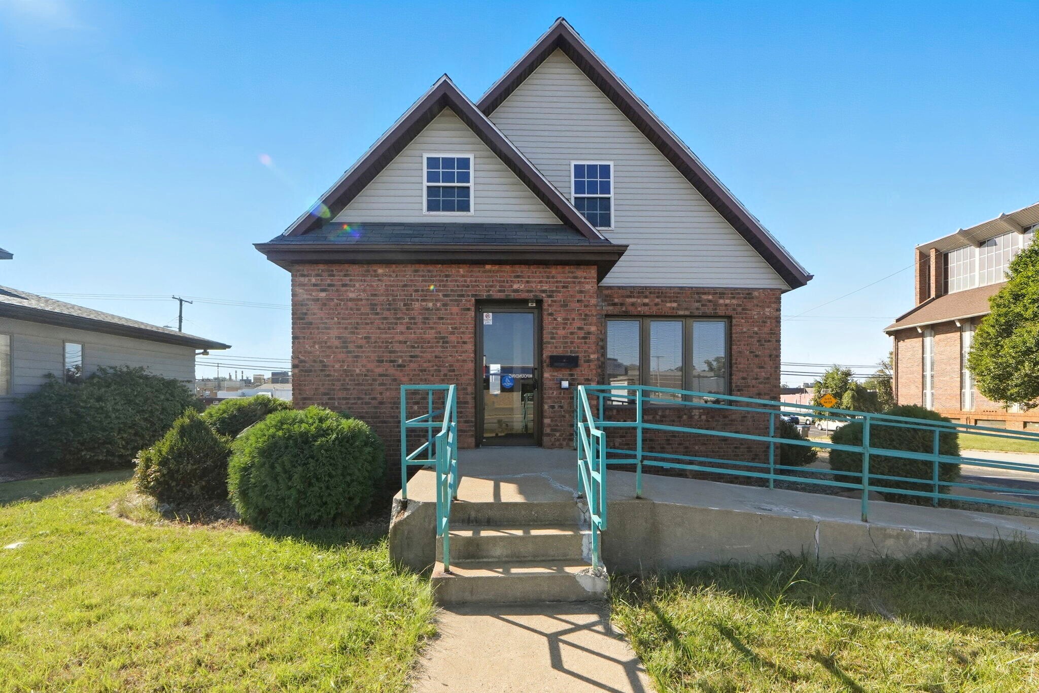 1804 E Center St, Warsaw, IN à vendre Photo du bâtiment- Image 1 de 39