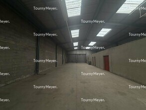 Industrial in Saint-Jacques-de-la-Lande for sale Interior Photo- Image 2 of 4