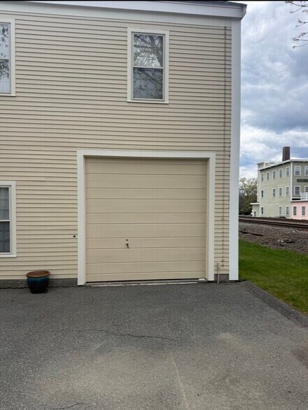 28-34 Junction Sq, Concord, MA for lease - Building Photo - Image 2 of 4