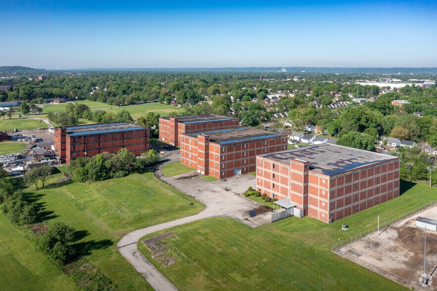 1600 Bernheim Ln, Louisville, KY à vendre - Aérien - Image 2 de 7