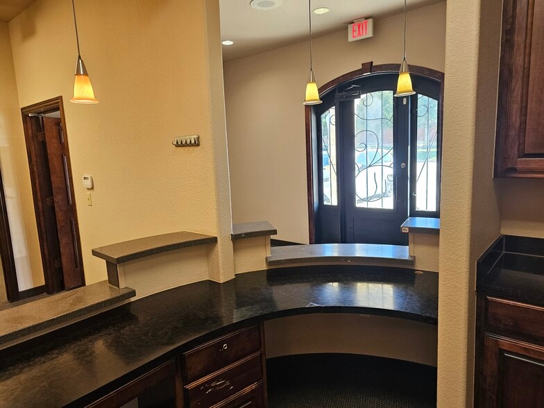 1111 Kinwest Pky, Irving, TX for lease - Building Photo - Image 2 of 4