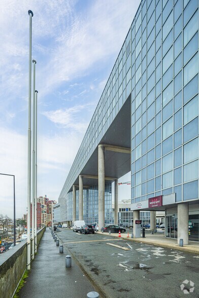 Bureau dans Ivry-sur-Seine à louer - Photo du bâtiment - Image 2 de 2