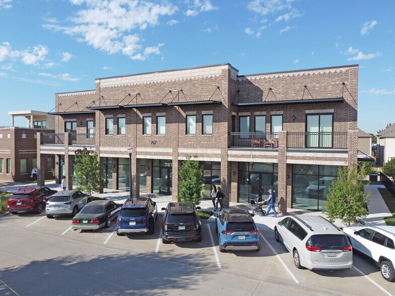 767 W Main St, Coppell, TX à vendre - Photo du bâtiment - Image 3 de 66