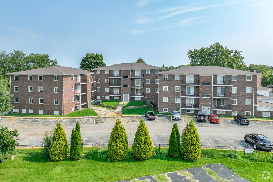 The Terraces at Dekalb Portfolio portfolio of 10 properties for sale on LoopNet.ca - Building Photo - Image 1 of 35