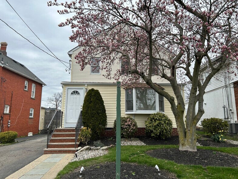 847 King George Rd, Fords, NJ à vendre - Photo du bâtiment - Image 2 de 36