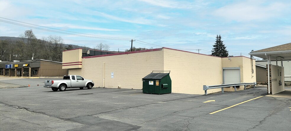 1537 Main St, Peckville, PA à vendre - Photo du bâtiment - Image 3 de 5