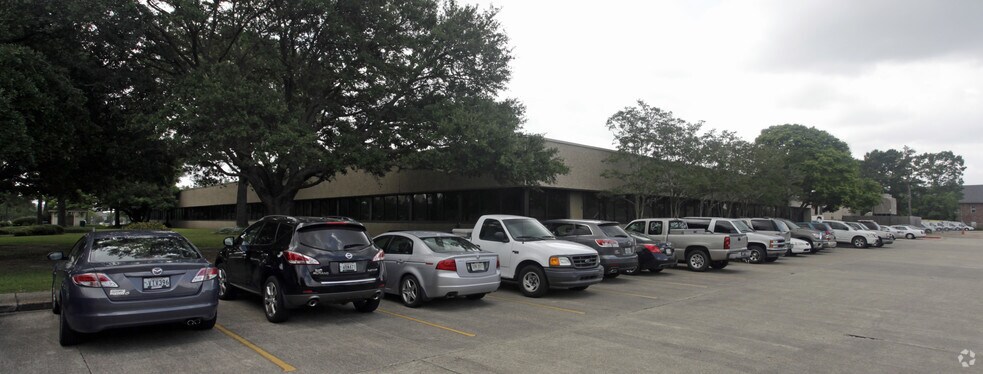 3854 American Way Dr, Baton Rouge, LA à louer - Photo du bâtiment - Image 2 de 16