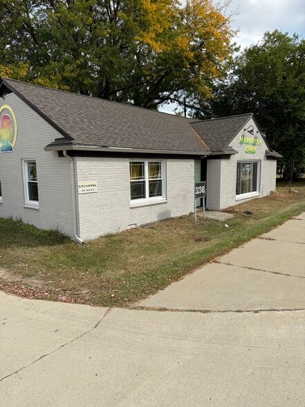 3236 Rochester Rd, Troy, MI for lease - Building Photo - Image 2 of 3