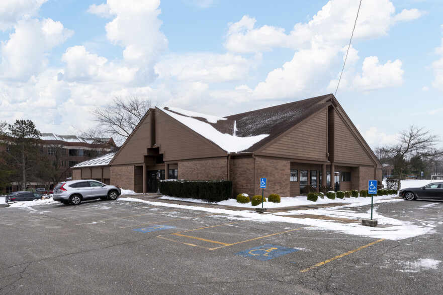 555 W Schrock Rd, Westerville, OH for sale - Building Photo - Image 3 of 10