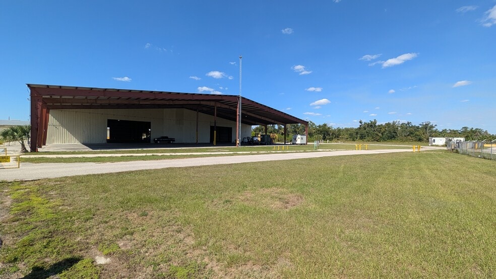 1509 S Byron Butler Pky, Perry, FL for lease - Building Photo - Image 3 of 16