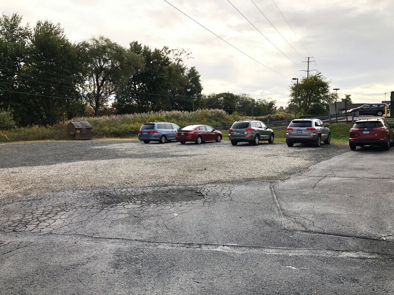 840-842 Silas Deane Hwy, Wethersfield, CT à vendre - Photo du bâtiment - Image 2 de 9