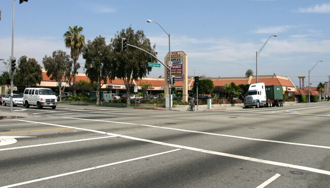 More details for 1001 E Pacific Coast Hwy, Long Beach, CA - Retail for Sale
