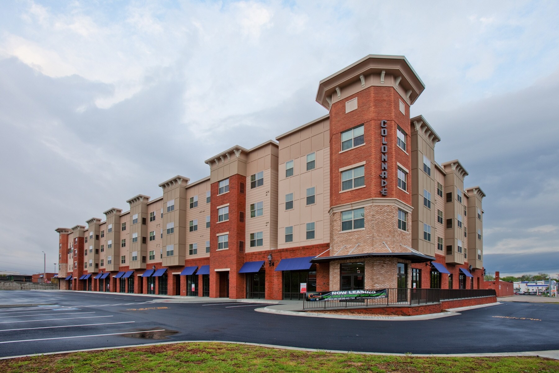 351 N Mason St, Harrisonburg, VA à louer Photo du bâtiment- Image 1 de 3