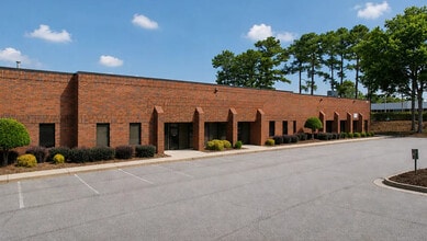 370 Great Southwest Pky SW, Atlanta, GA for lease Building Photo- Image 2 of 2