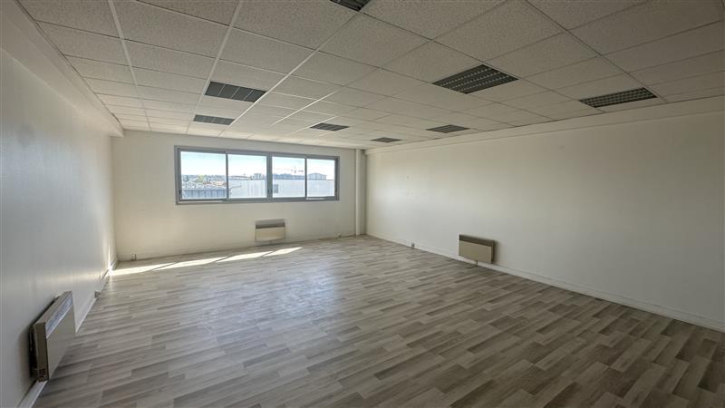 Bureau dans Neuilly-Plaisance à louer - Photo intérieure - Image 2 de 10