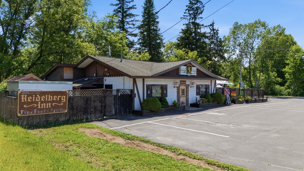 352 Quaker Rd, Queensbury, NY for sale - Building Photo - Image 2 of 31