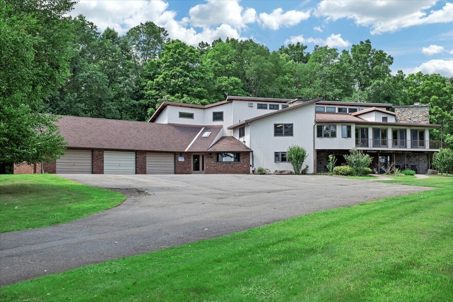 82 Millers Corners Rd, Averill Park, NY à vendre - Photo principale - Image 1 de 74