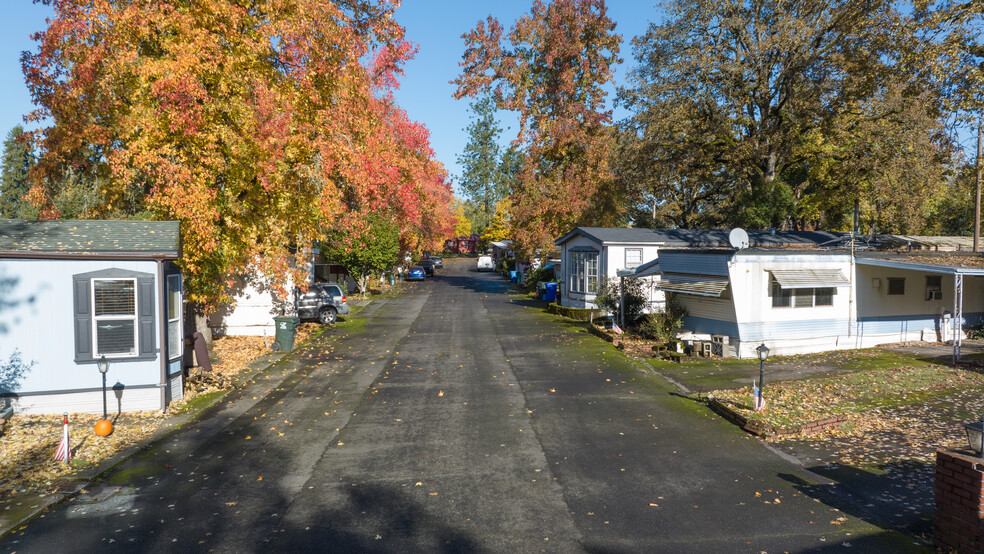 2615 SE Courtney Ave, Milwaukie, OR à vendre - Photo du bâtiment - Image 3 de 9