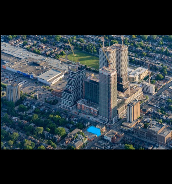1121 Bloor St W, Toronto, ON à vendre - Aérien - Image 2 de 4