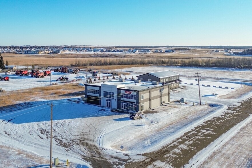 4805 75 St, Stettler, AB à vendre - Photo du bâtiment - Image 2 de 27