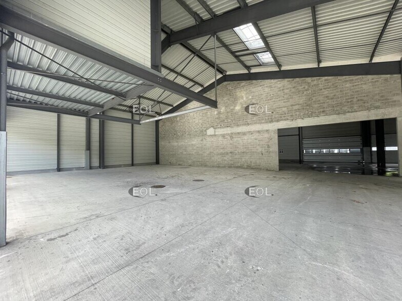Flex in Cormeilles-en-Parisis for lease - Interior Photo - Image 3 of 15