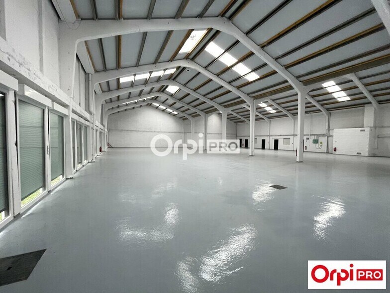 Industrial in Seclin for lease - Interior Photo - Image 2 of 7