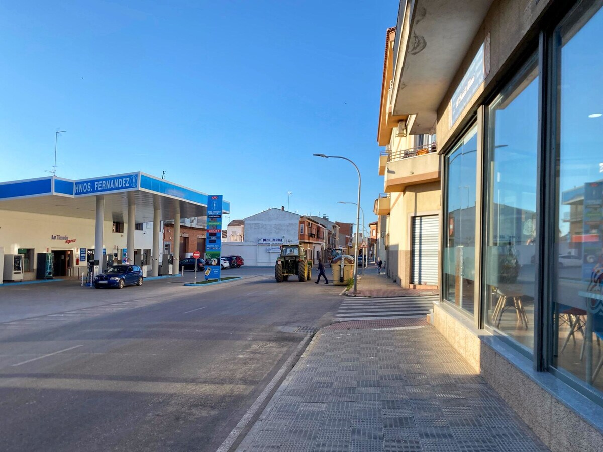Mora, TOL 45400 - - - Interior Photo - Image 2 of 16