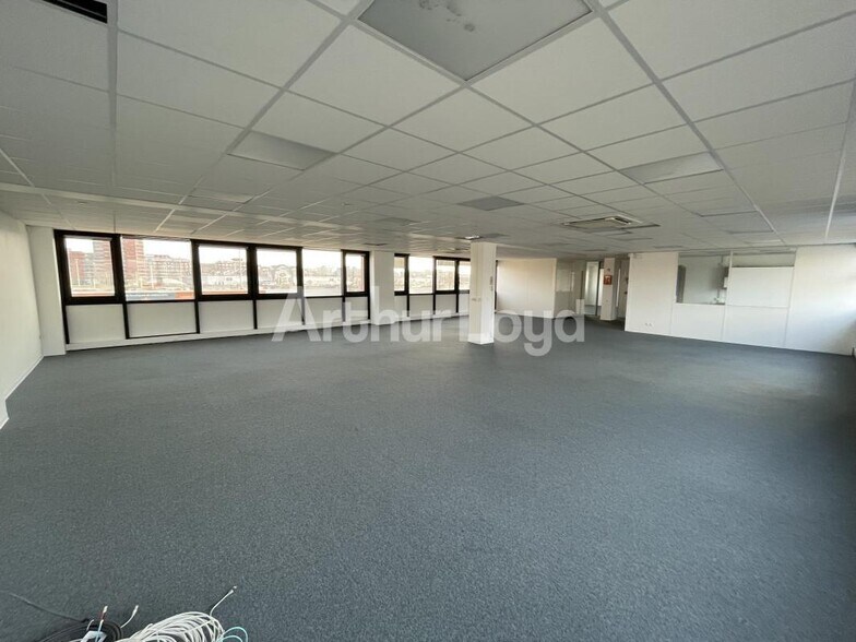 145 Boulevard De Valmy, Villeneuve-d'Ascq for lease - Interior Photo - Image 3 of 17