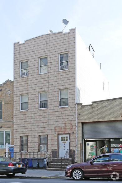 390 Union Ave, Brooklyn, NY for sale - Primary Photo - Image 1 of 1