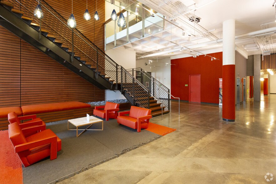 800 Apollo St, El Segundo, CA à louer - Hall d’entrée - Image 2 de 11