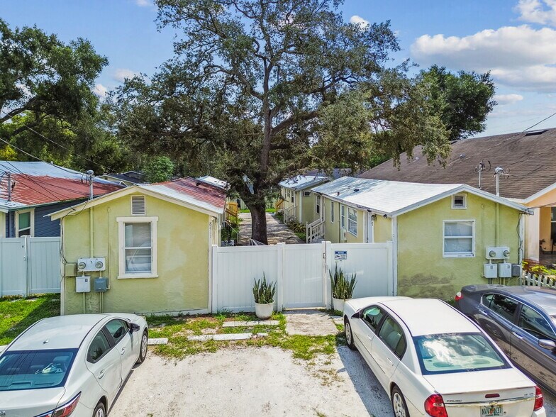 8413 N Hamner Ave, Tampa, FL à vendre - Photo du bâtiment - Image 3 de 32