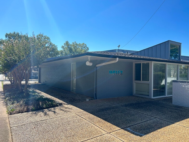 217 N Mound St, Nacogdoches, TX à louer - Photo du bâtiment - Image 2 de 14