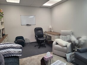 1715 Dickson Av, Kelowna, BC for lease Interior Photo- Image 2 of 2