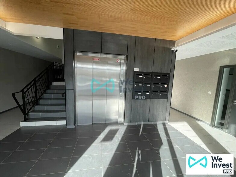 Office in Tinqueux for lease - Lobby - Image 3 of 5