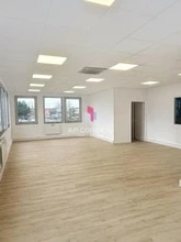 Flex in Coignieres for lease Interior Photo- Image 2 of 5