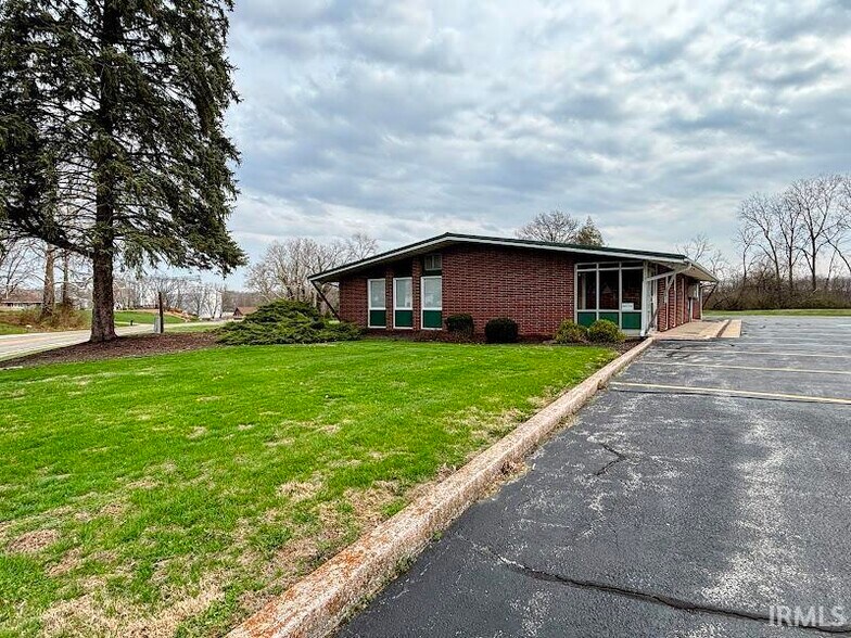 605 E 7th St, Burlington, IN à vendre - Photo du bâtiment - Image 1 de 2