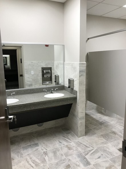 60 W Landis Ave, Vineland, NJ à louer - Photo intérieure - Image 2 de 4