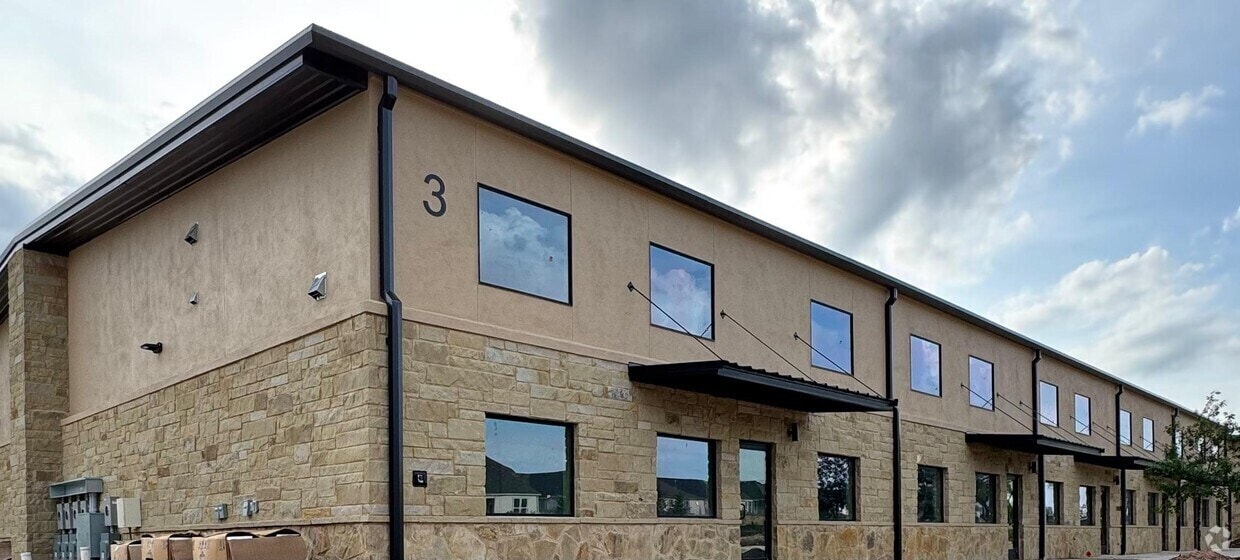 401 S. Chitalpa St., Unit 320 and 330, Leander, TX for lease Primary Photo- Image 1 of 4