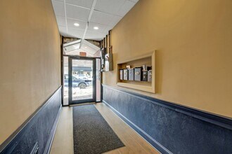 2094 Boston Post Rd, Larchmont, NY à louer Photo intérieure- Image 2 de 8