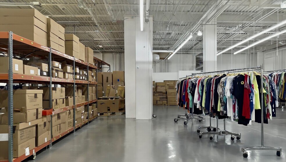 1538 Old Country Rd, Plainview, NY à vendre - Photo intérieure - Image 3 de 8