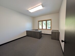 5891 Cedar Lake Rd, Saint Louis Park, MN for lease Interior Photo- Image 2 of 10