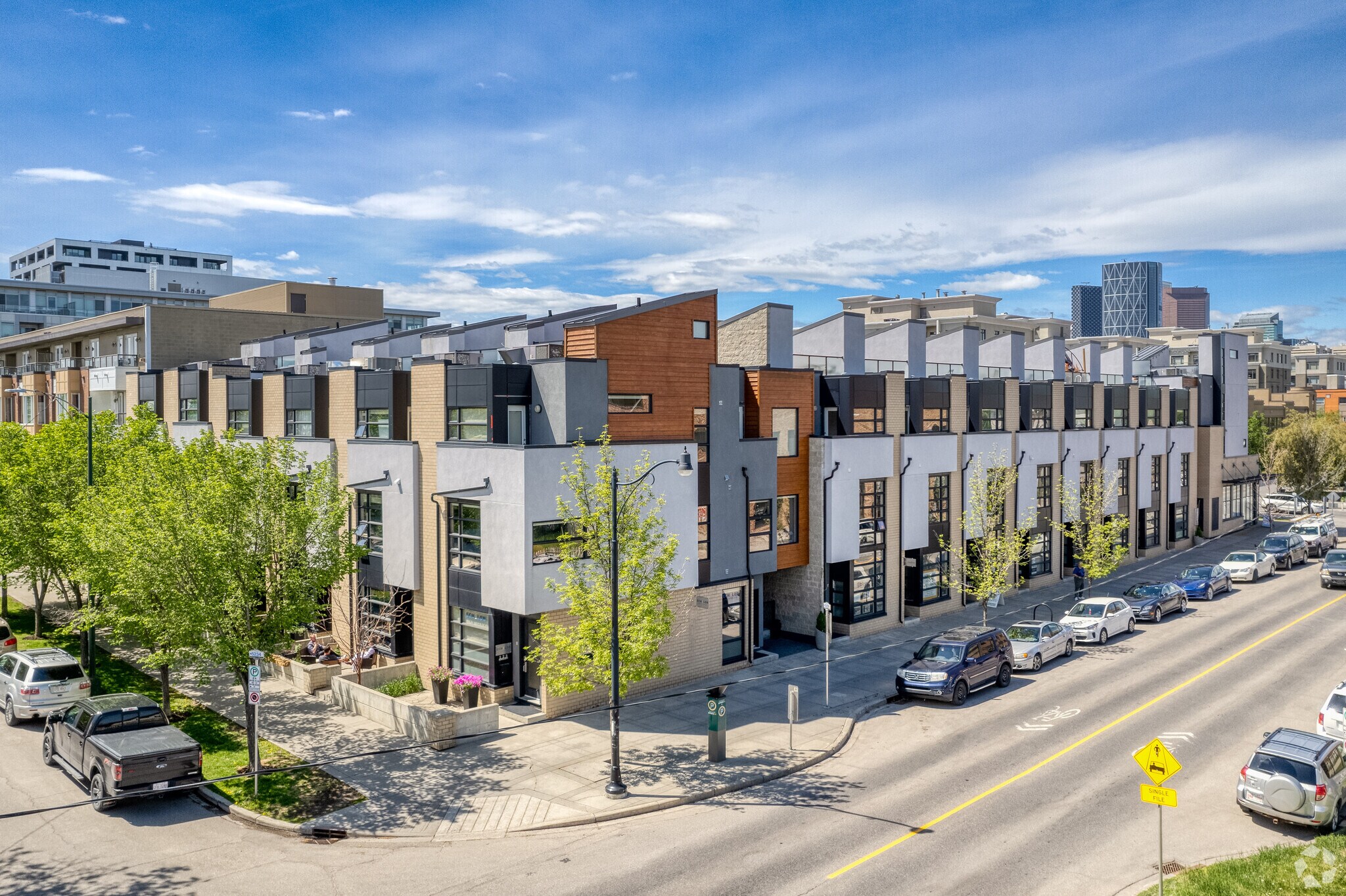 1029-1033 1 Ave NE, Calgary, AB à vendre Photo principale- Image 1 de 1