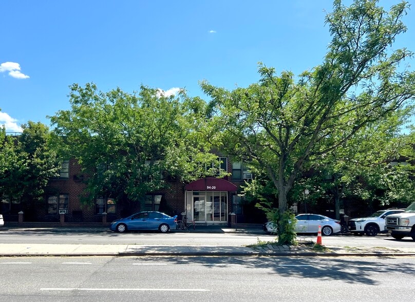94-20 Astoria Blvd, Flushing, NY à vendre - Photo du bâtiment - Image 2 de 4