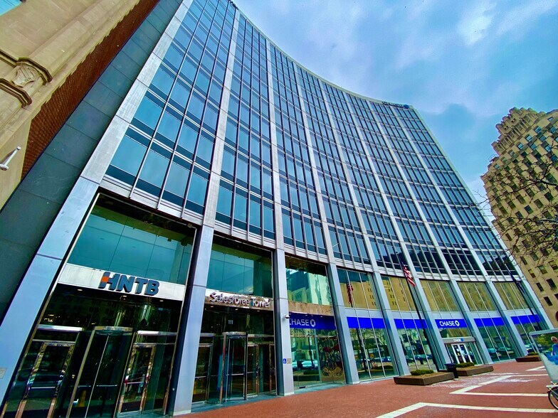 111 Monument Cir, Indianapolis, IN à louer - Photo du bâtiment - Image 1 de 16