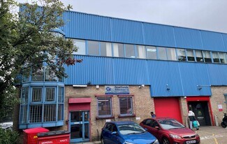 Plus de détails pour 1-4 Swan Close, Croydon - Industriel à vendre