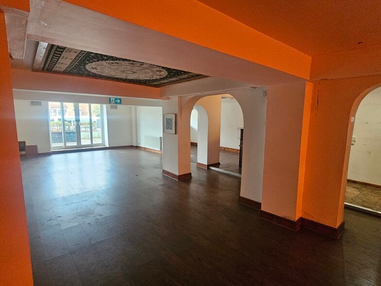 152 Oxford Rd, Oxford for lease - Interior Photo - Image 3 of 6