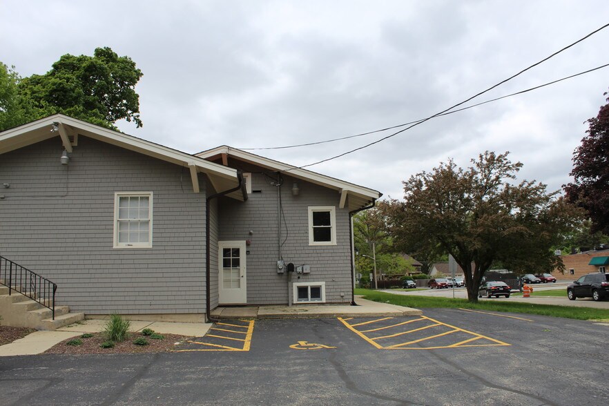 736 N Washington St, Naperville, IL à louer - Photo du bâtiment - Image 3 de 15