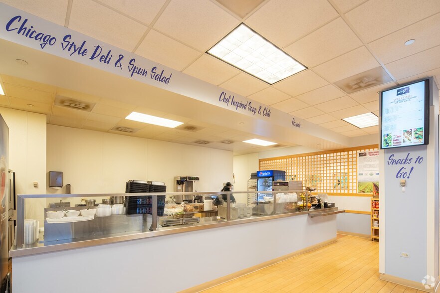 701 E 22nd St, Lombard, IL à louer - Photo intérieure - Image 2 de 7